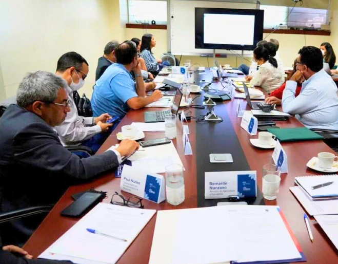 Ambientacion-de-mesa-de-negociacion