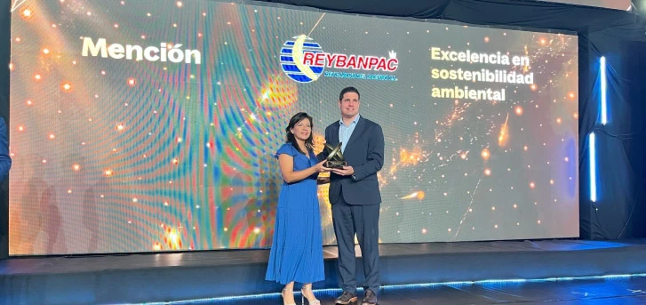 Reybanpac-recibe-galardon-ecuador